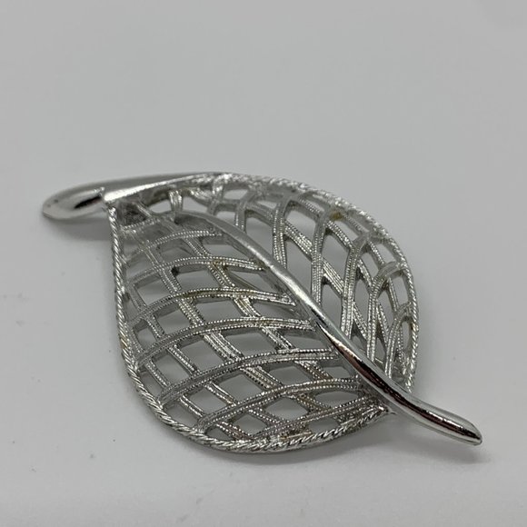 Vintage Silver-Toned Leaf Brooch/Pin - Picture 3 of 7